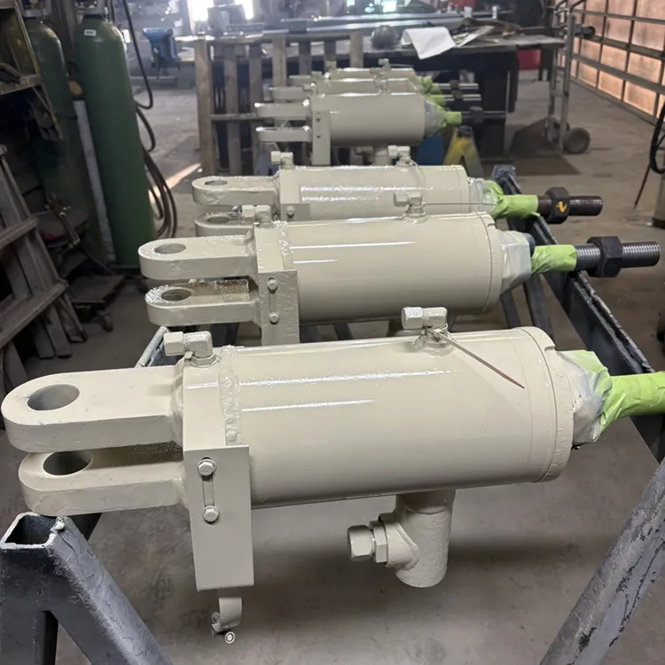 Ensemble de cylindres hydrauliques remis à neuf dans l’atelier d’Atelier SD